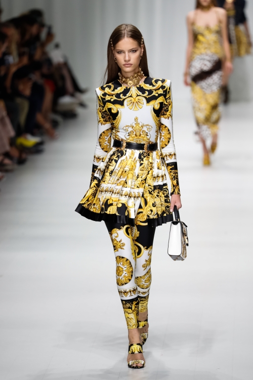 Versace: la storia di una casa italiana dall'opulenza distintiva