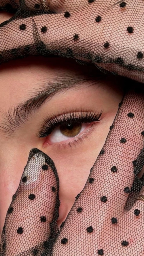 Magiclash e l’eleganza dell’effetto invisibile: quando le extension ciglia valorizzano senza farsi notare