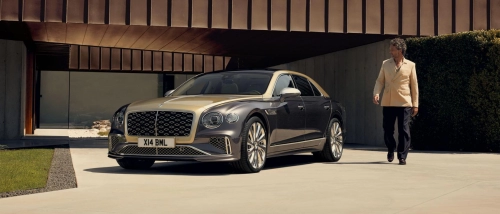 Bentley lancia il nuovo Flying Spur: una fusione di lusso e prestazioni con tecnologia ibrida all'avanguardia