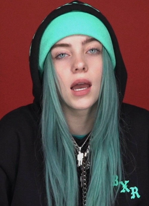 Come Billie Eilish ha reso trendy i capelli colorati
