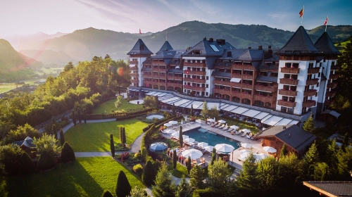 Alpina Gstaad: Un viaggio di lusso tra le Alpi Bernesi, riconosciuto come Miglior Hotel di Lusso del 2025